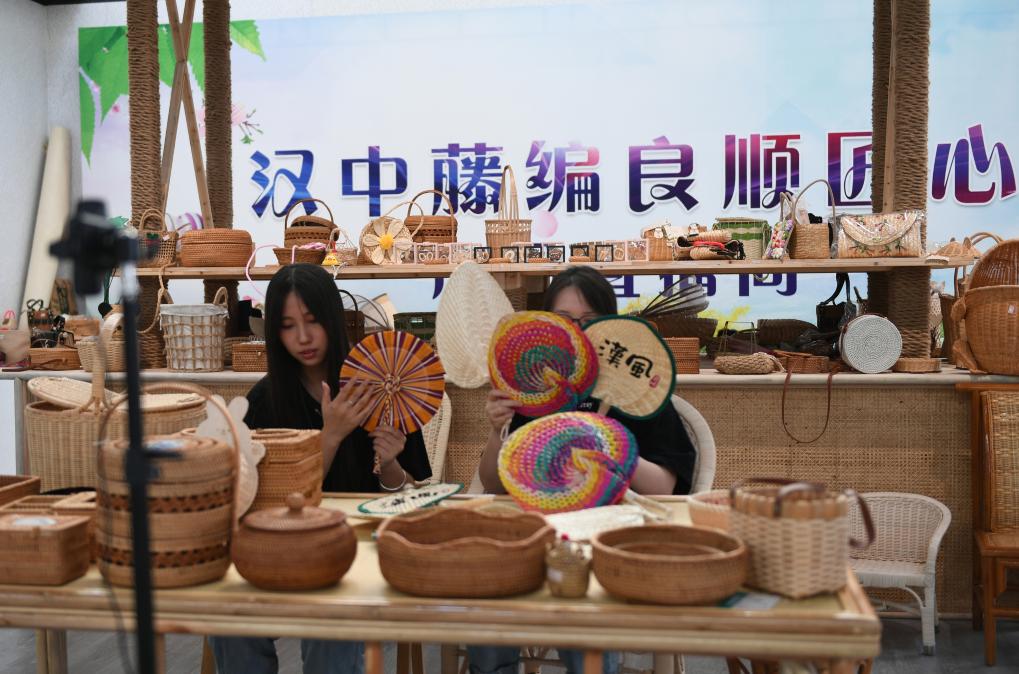 高質量發展調研行丨“守藝人”織出幸福路――陜西漢中藤編技藝助推鄉村振興見聞(圖2)