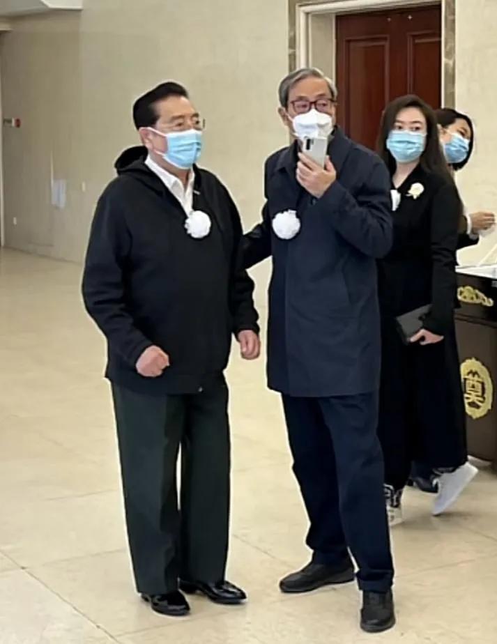 告別儀式合影曝光，李雙江白雪董文華神情嚴肅，黃宏笑容惹爭議(圖7)