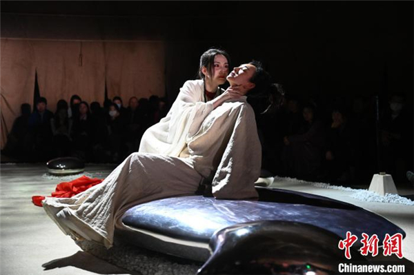 以女性視角觀照歷史 莫言話劇作品《霸王別姬》于北京人藝登臺(tái)(圖3)