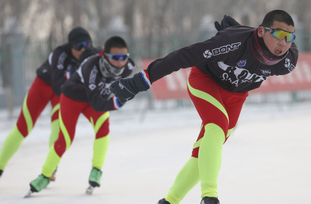 用熱愛抵御天寒地凍――新疆冰雪體育課微鏡頭