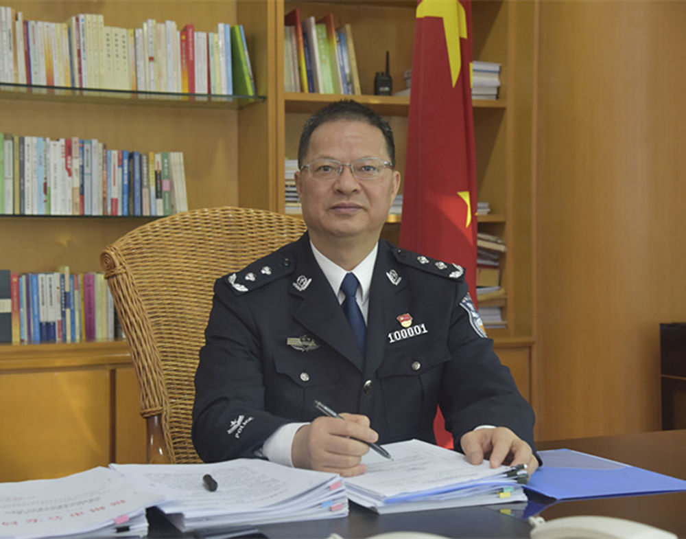 警界楷模 以榜樣光輝照亮莊嚴警徽