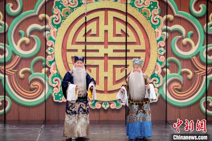 中央廣播電視總臺(tái)《2024年春節(jié)聯(lián)歡晚會(huì)》完成第四次彩排(圖3)