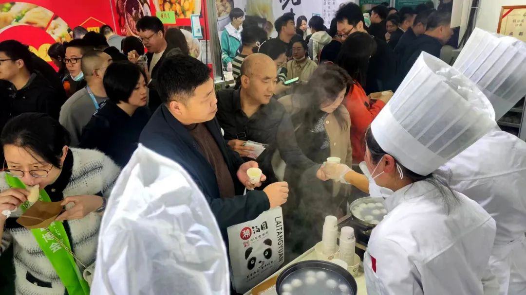 賴湯圓亮相良之隆展會(huì)，新品預(yù)制菜與爆漿糍粑系列引領(lǐng)新風(fēng)尚(圖2)