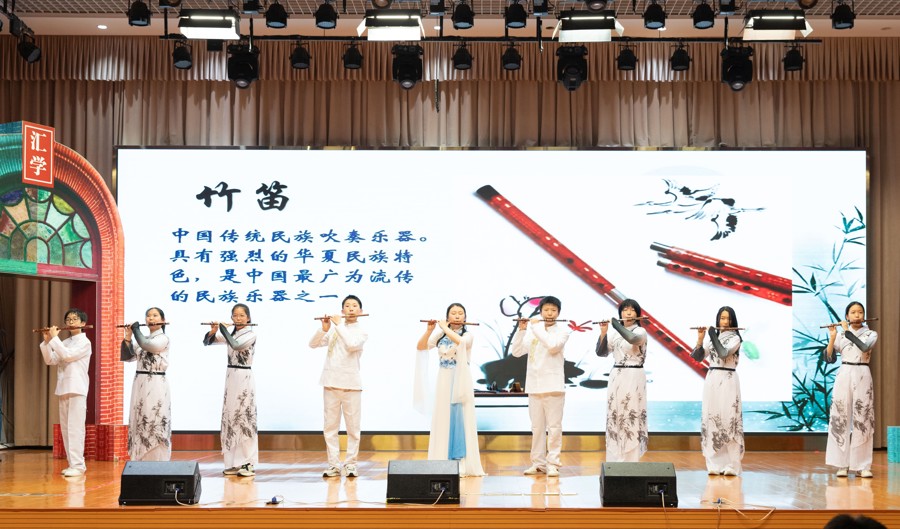 美育創(chuàng)新，這所中學(xué)力求讓每位學(xué)生在藝術(shù)與科技的交匯點(diǎn)上找到自己的舞臺(tái)(圖1)