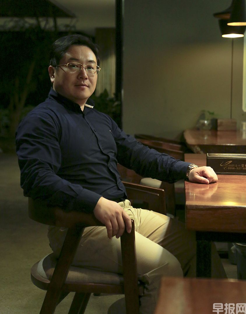 陳鉗個(gè)人照1.jpg