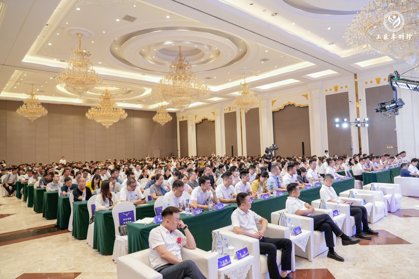 “守正創(chuàng)新 傳承致遠(yuǎn) 融合共贏”第一屆特色灸法傳承與創(chuàng)新大會(huì)在鄭州隆重舉行 (圖4) “守正創(chuàng)新 傳承致遠(yuǎn) 融合共贏”第一屆特色灸法傳承與創(chuàng)新大會(huì)在鄭州隆重舉行 (圖4)