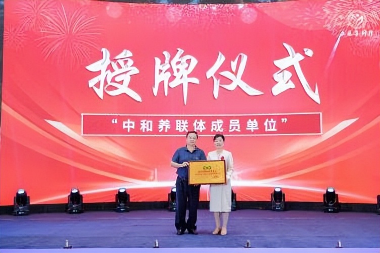 “守正創(chuàng)新 傳承致遠(yuǎn) 融合共贏”第一屆特色灸法傳承與創(chuàng)新大會(huì)在鄭州隆重舉行 (圖13) “守正創(chuàng)新 傳承致遠(yuǎn) 融合共贏”第一屆特色灸法傳承與創(chuàng)新大會(huì)在鄭州隆重舉行 (圖13)