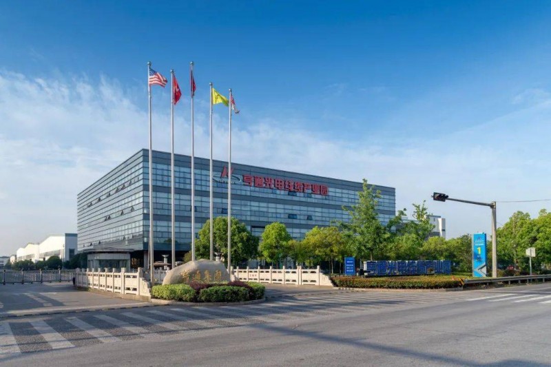 智能制造之光，亨通集團榮獲全球光通信行業首座“燈塔工廠”稱號