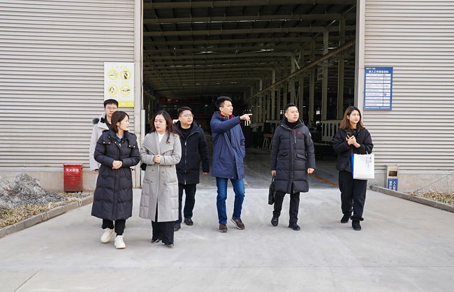 嚴一投資集團副總經理樊建剛與蓬安縣政府經濟合作和外事局領導會談