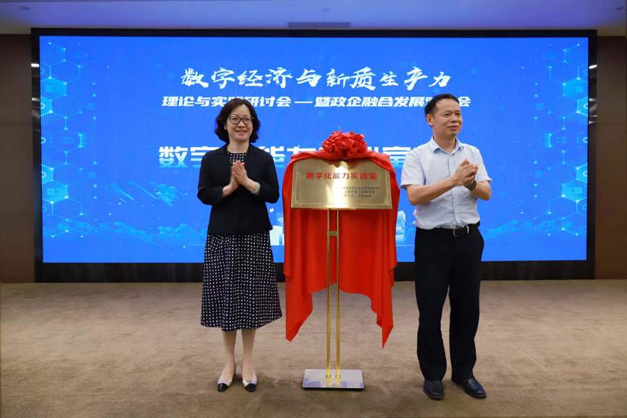 愛從“頭”開始，華師大四附中開展為愛捐發(fā)公益行動